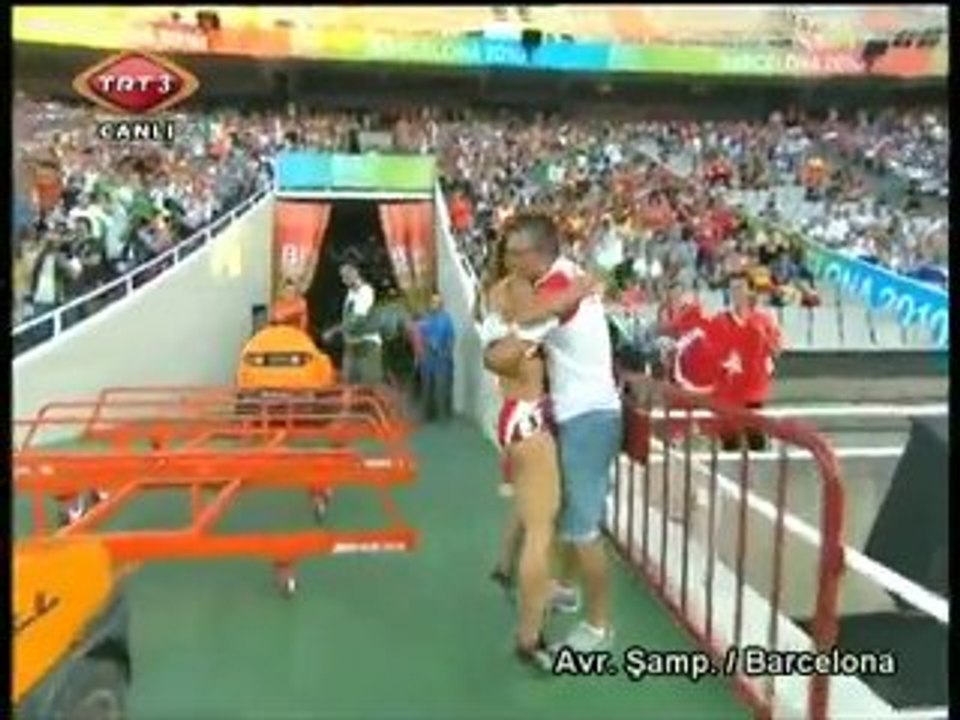 Nevin Yanıt 100 Metre Engellide birinci oldu