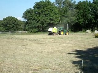 John Deer 6920 avec la bottleuse CLAAS variant 380
