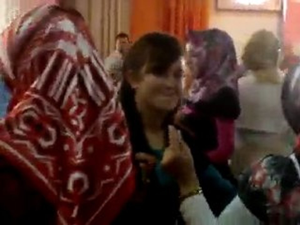 ESRA İLE MEHMET-DANS VE OYUNHAVASI