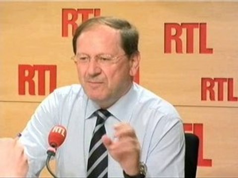 Le secrétaire d'Etat chargé du Commerce, de l'Artisanat, d