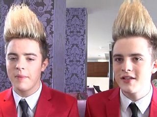 Jedward recover from on stage knee injury