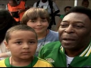 Pele announces relaunch of New York Cosmos
