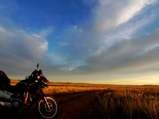 He atravesado Kazajastán. Vuelta al mundo en moto