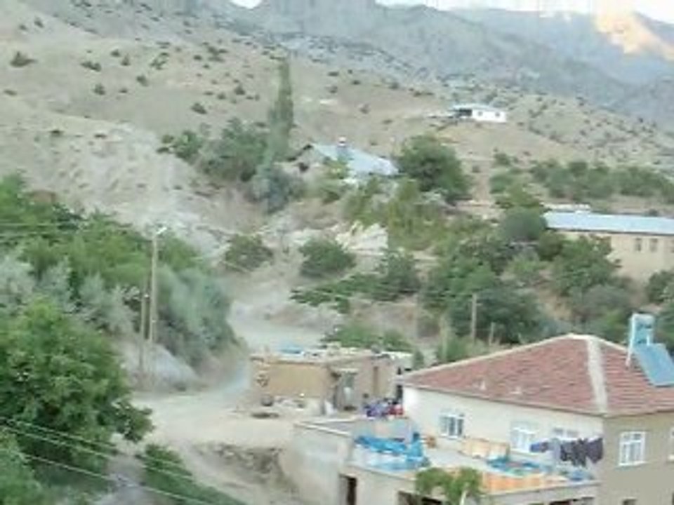 Köyümüz camisi minaresinde çekişmiş harika bir video
