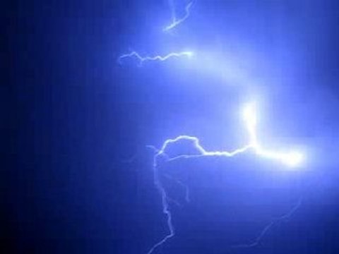 Des éclairs de millions de volts au-dessus de ma tête !