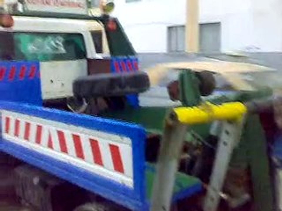 CAMION MODIFIEE EN REMORQUAGE