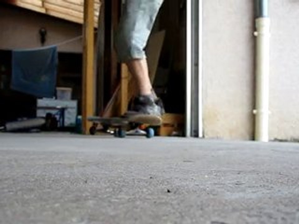 fakie varial kickflip