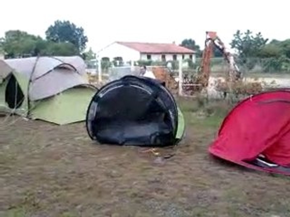 keblox fait un gros dodo ds sa tente