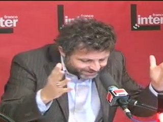 Stéphane Guillon : Benoit XVI  Satan l'habite