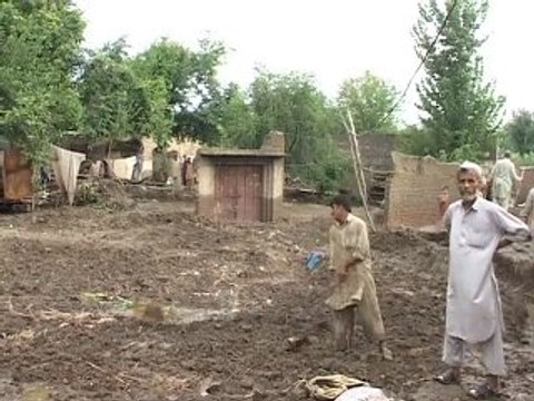 Inondations au Pakistan: 3,2 millions de sinistrés, la colère monte