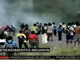 Indígenas y policías se reconcilian en Perú