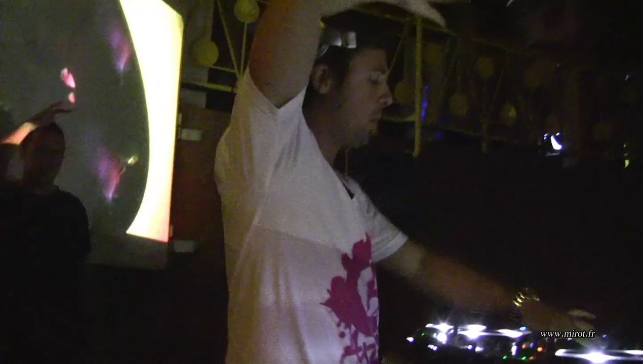 Axwell Swedish House Mafia "One"