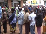 Les kenyans votent pour une nouvelle constitution