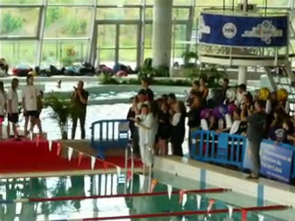 podium  du 4 x 50  4 nages fille