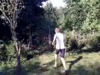 guillaume ki defonce la porte a la militaire