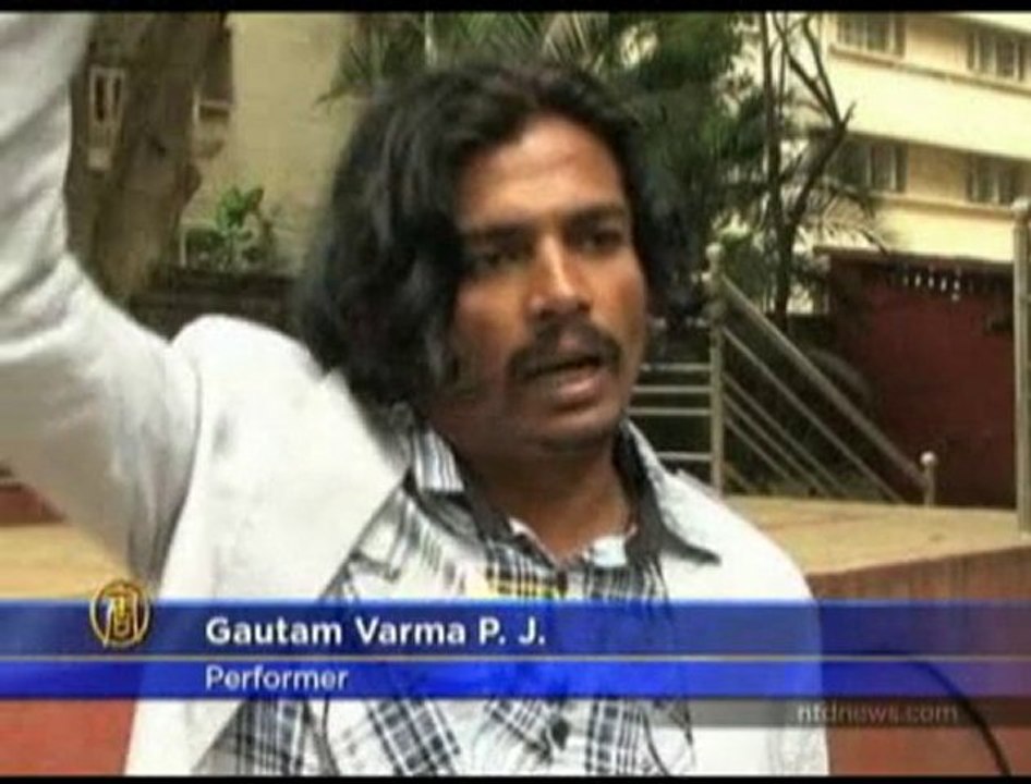 Indian Man Peels Coconuts Using Only His Teeth