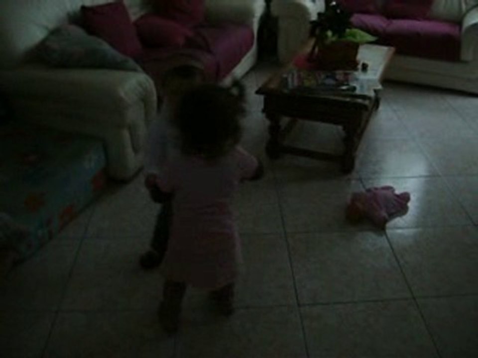 Camille et luna qui danse