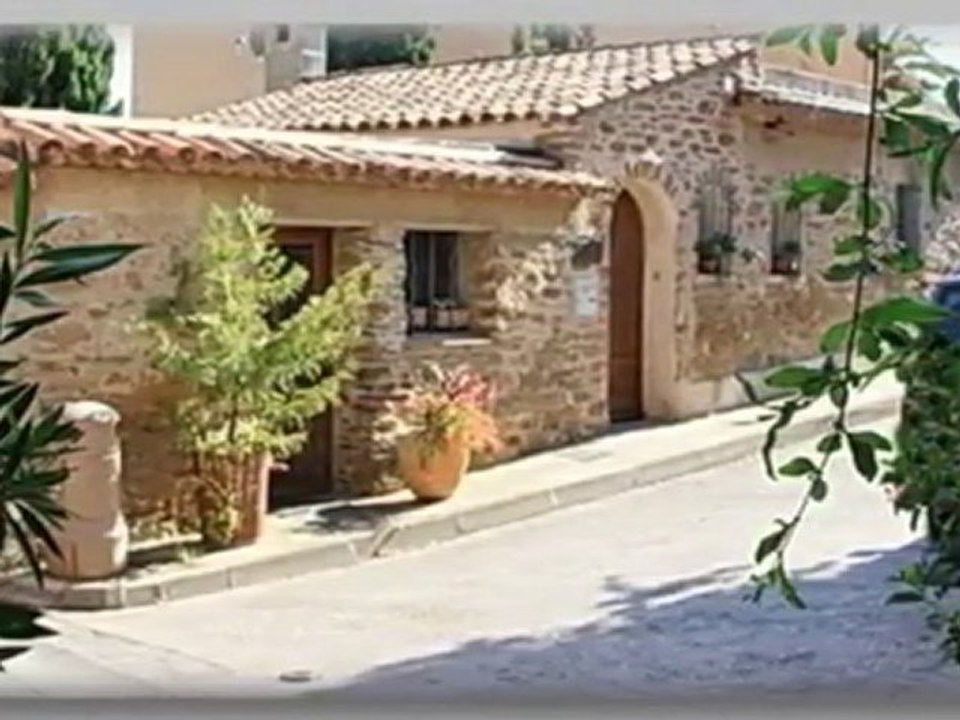 483.000 - Maison de Village atypique sur 2 niveaux à Bormes