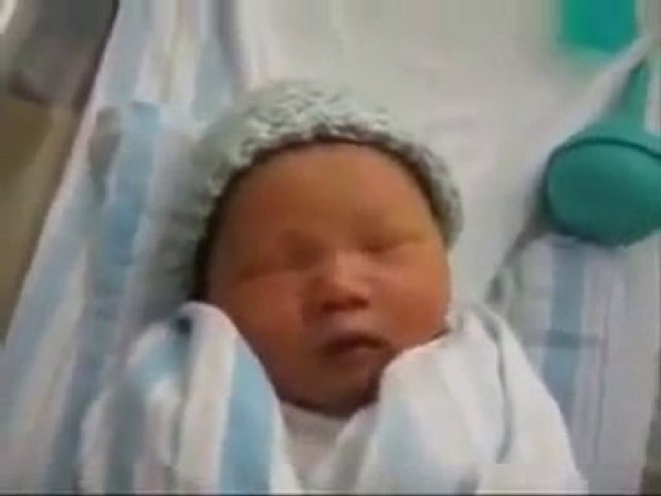 Gözünde Seni Seviyorum Yazan Bebek