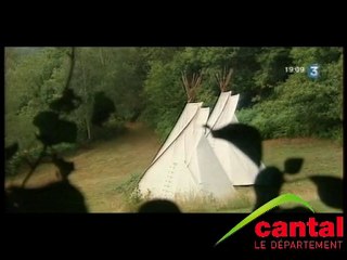 Tipis dans la châtaigneraie cantalienne