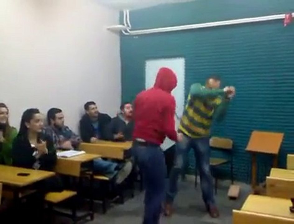 mardinden bir türkü ama acaip bir uyum:)