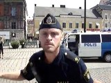 La danse du policier suédois