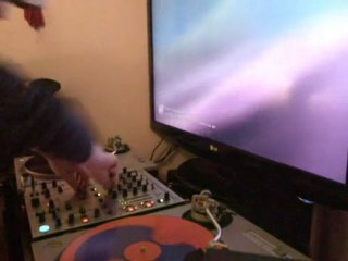 techno live l‘insect ybrid par dj getchaness