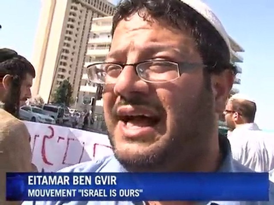 Terre promise... aux débauches !