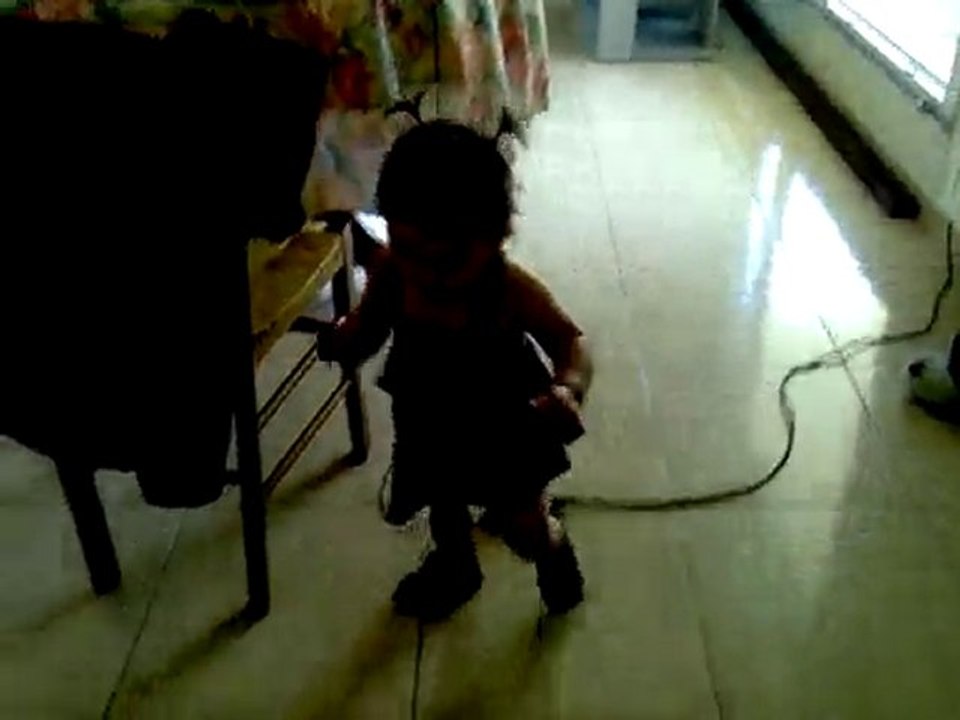 Emma et ses premiers pas!!