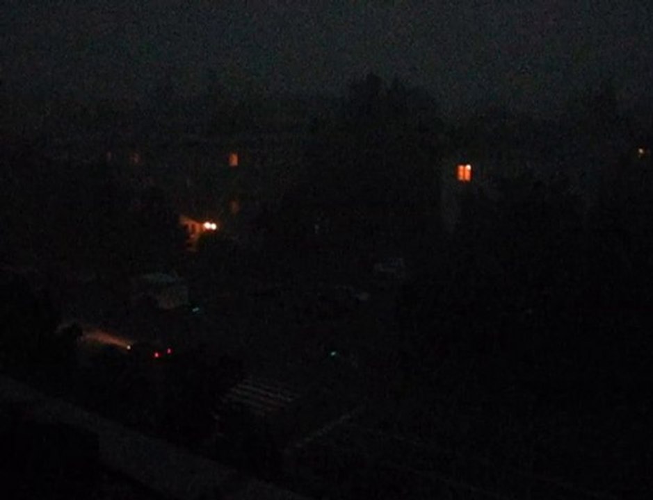 Niebo nad Warszawa. Oberwanie chmury z piorunami