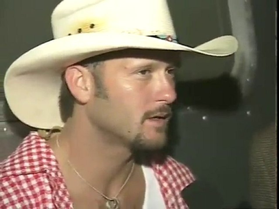 Tim McGraw makes girls dream come true!