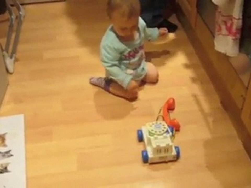 Eléa et son téléphone