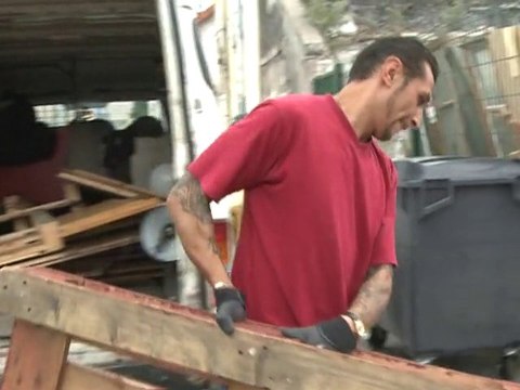 Un camp de Roms à Saint-Denis, aux portes de Paris, avec le feu vert de la mairie