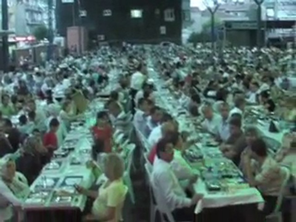 Eyüp Belediyesi İslambey Açık İftar Yemeği