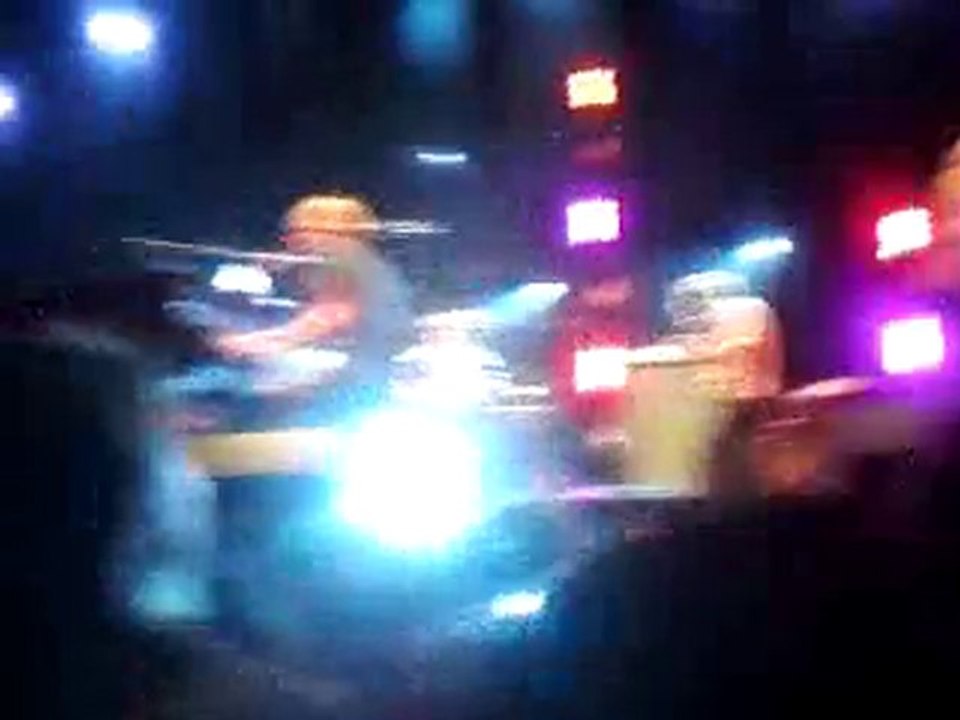 19 SHE PAINTS ME BLUE (CLIP)