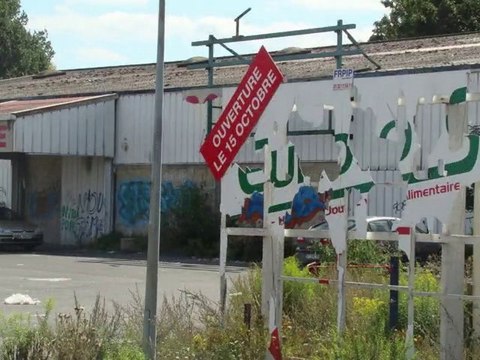 CHAMBLY DEMOLITION DE LA FRICHE LECLERC