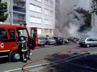 Aulnay-sous-Bois : 4 voitures brûlées au Vieux Pays P2