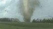 US storm chaser films dramatic tornado footage