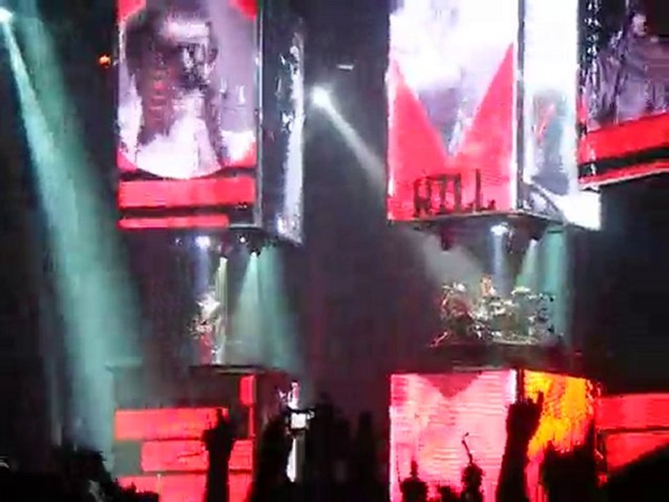 Muse - Uprising (live Lyon 22/11/09)