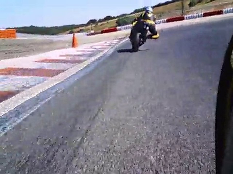 session circuit de Ledenon 07/08/2010 600hornet 2002 CGO