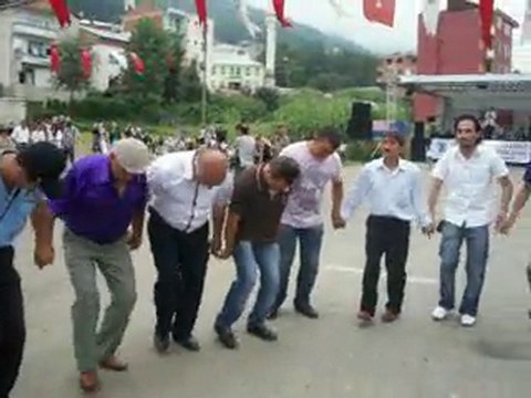 Düzköy Festivalinde Zabıta Horon Şov!!!