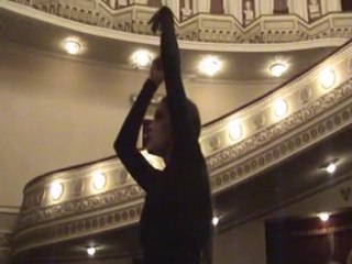 Danse contemporaine ciesara ducat"impros nos chaines dorées"