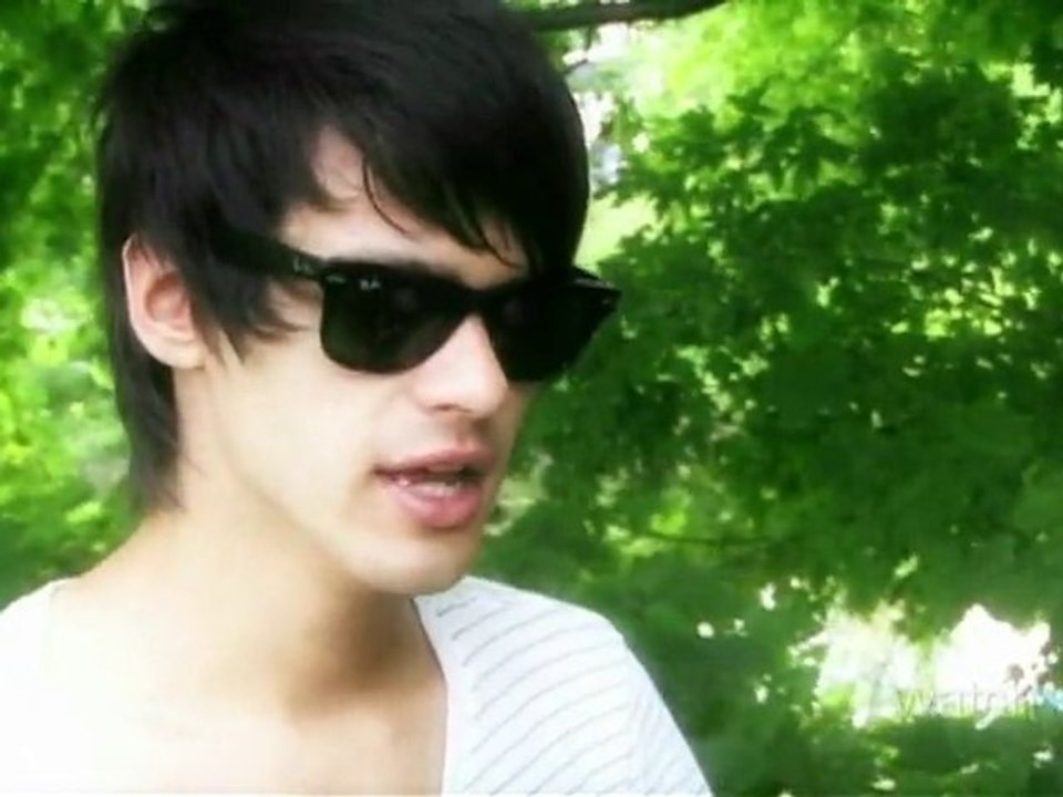 Blake from VersaEmerge Talks Britney Spears