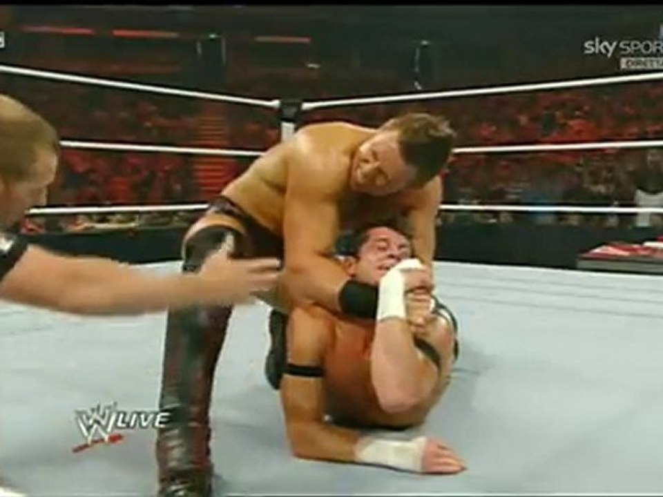 Миз без проблеми победи Еван Борн