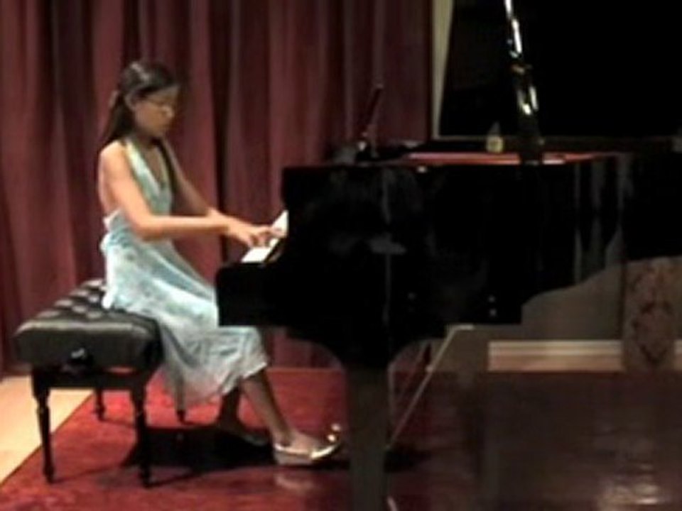 Michelle Tong plays Fur Elise