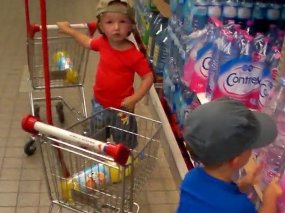 enzo et mathéo font les courses