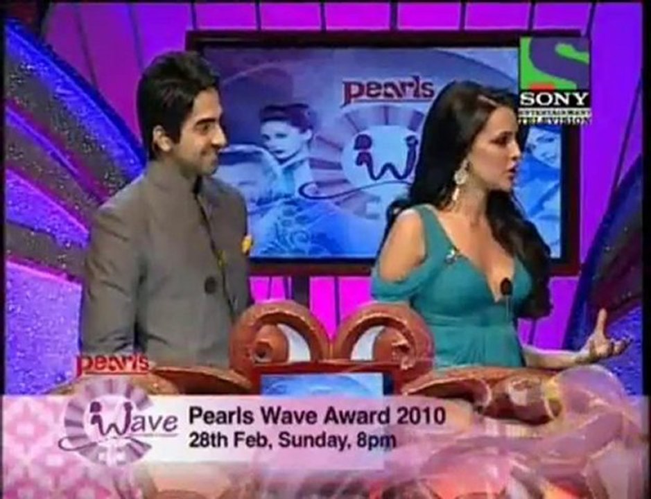 Genelia and Freida Pinto at Pearls Wave Award 2010 look