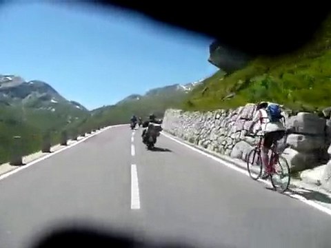 Goldwing 3 + de 250 km de cols dans les Alpes Suisse