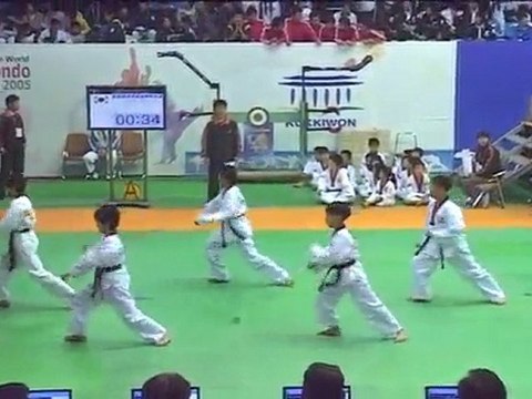 taekwondo compétition poomse libre équipe enfants