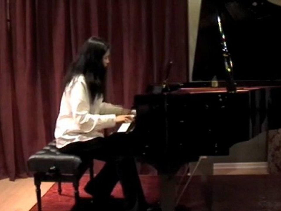 Yitian Zou Plays Chopin Waltz in B Minor